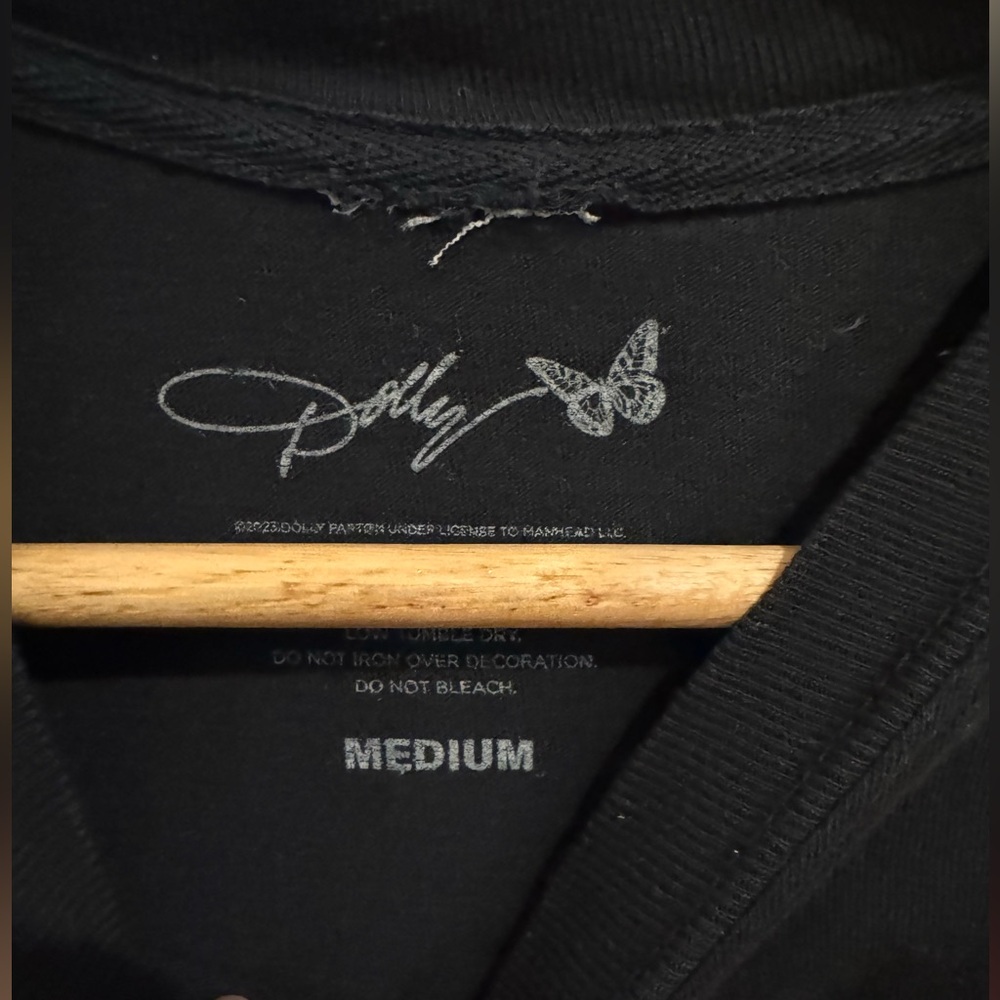 Dolly Parton Graphic Tee - Picture 2 of 3